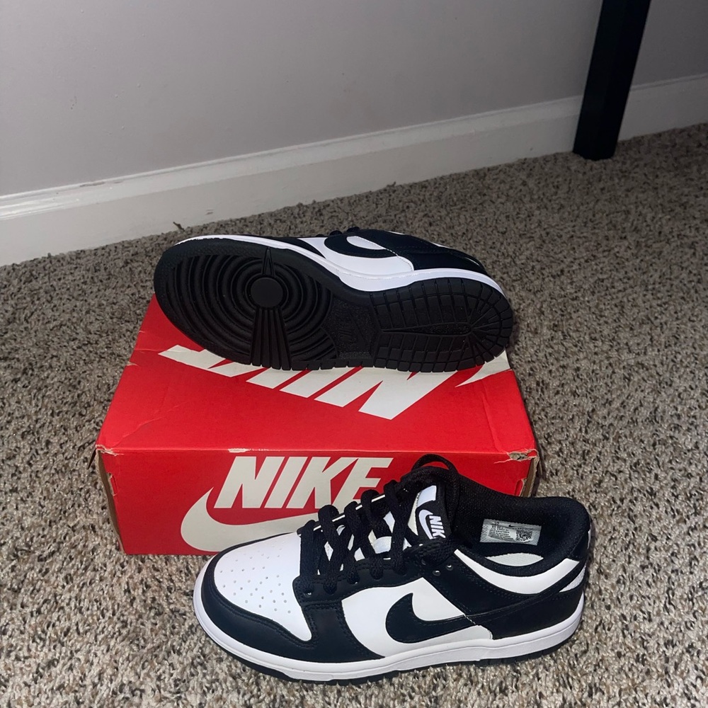 Nike Classic Black and White Low-Tops
